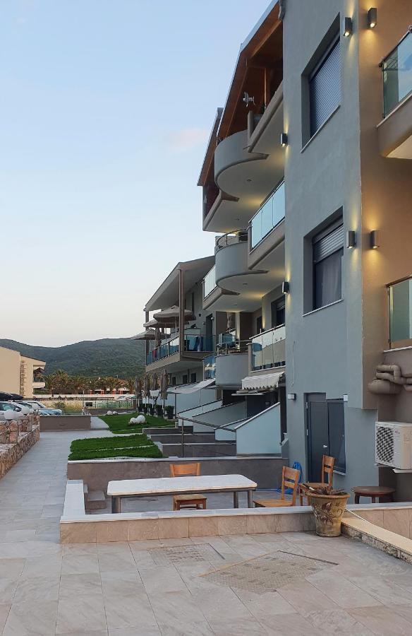 Vrahakia beach Sarti Bagian luar foto